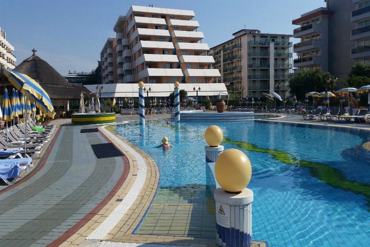 Aparthotel Holiday Bibione Exterior photo