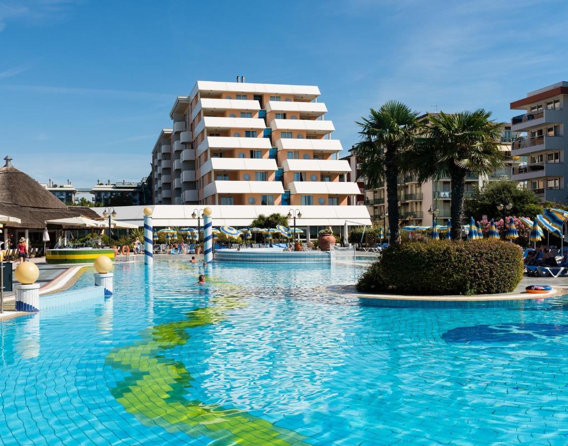 Aparthotel Holiday Bibione Exterior photo